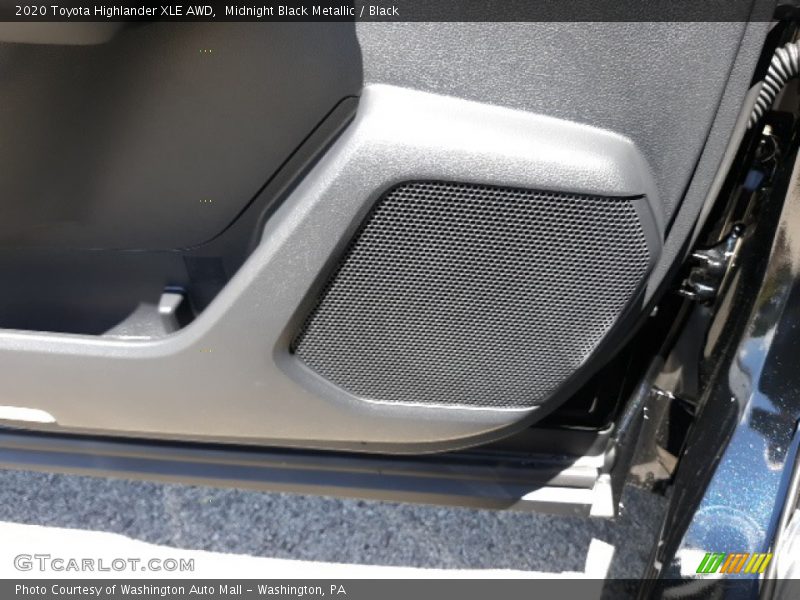 Midnight Black Metallic / Black 2020 Toyota Highlander XLE AWD