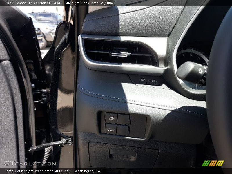 Midnight Black Metallic / Black 2020 Toyota Highlander XLE AWD