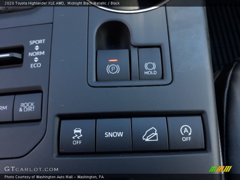Midnight Black Metallic / Black 2020 Toyota Highlander XLE AWD