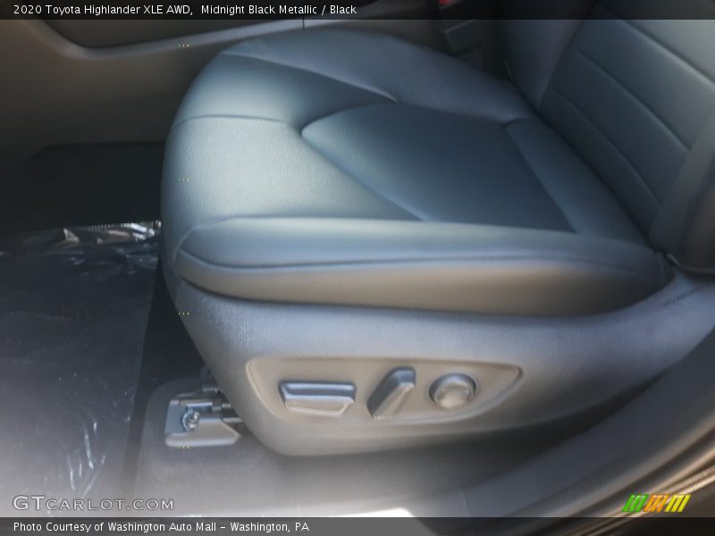 Midnight Black Metallic / Black 2020 Toyota Highlander XLE AWD