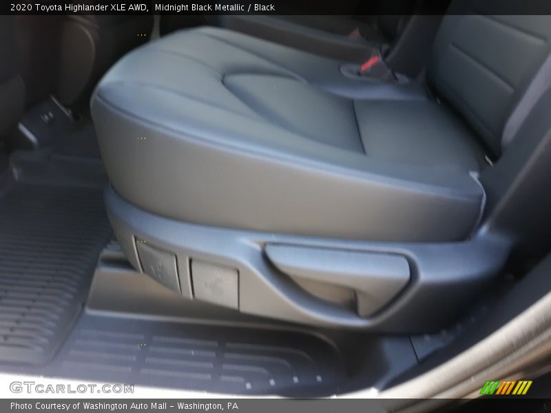 Midnight Black Metallic / Black 2020 Toyota Highlander XLE AWD