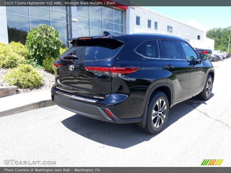 Midnight Black Metallic / Black 2020 Toyota Highlander XLE AWD