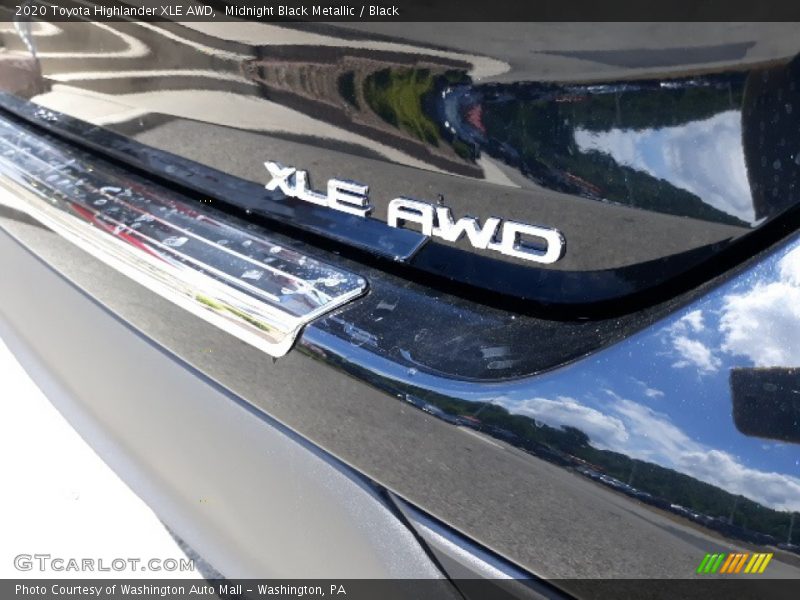 Midnight Black Metallic / Black 2020 Toyota Highlander XLE AWD