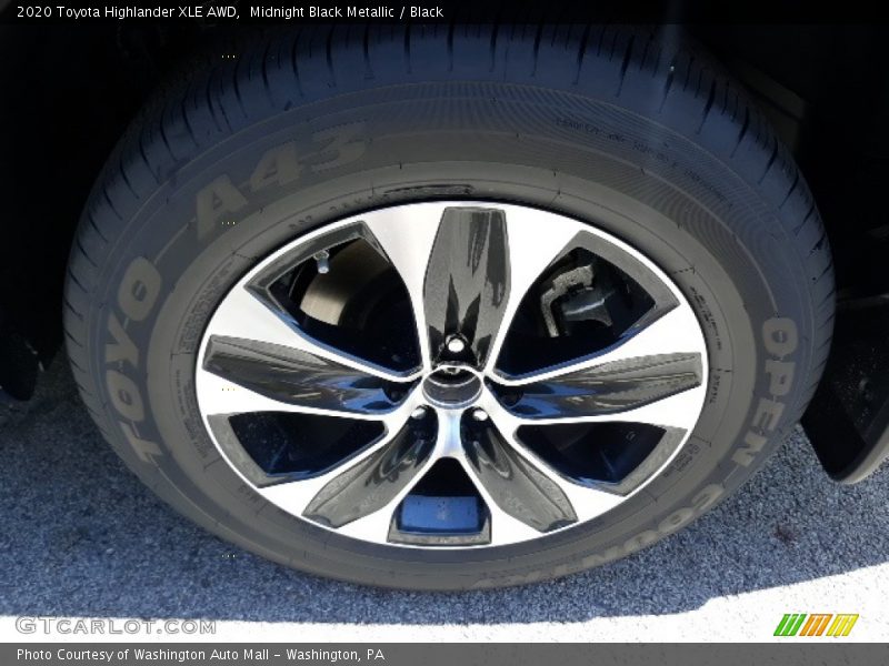 Midnight Black Metallic / Black 2020 Toyota Highlander XLE AWD