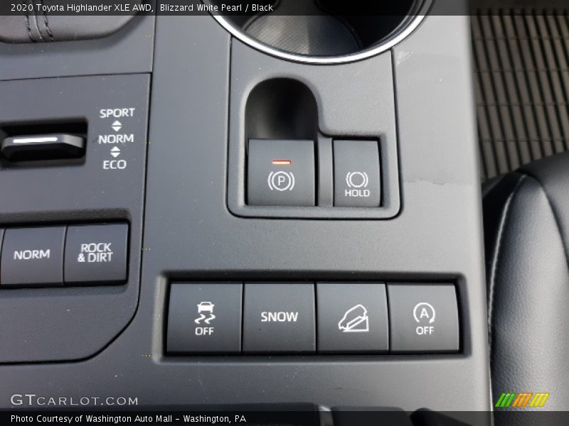 Blizzard White Pearl / Black 2020 Toyota Highlander XLE AWD