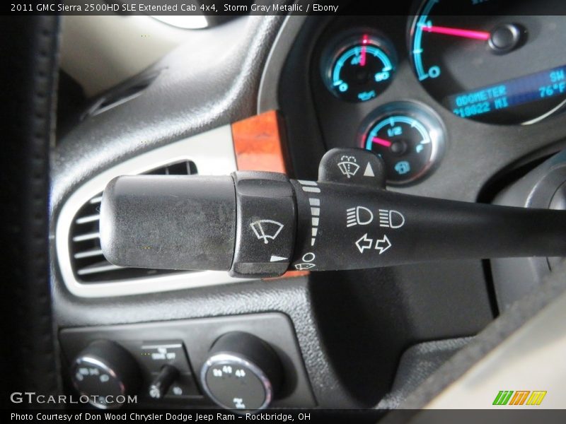 Controls of 2011 Sierra 2500HD SLE Extended Cab 4x4