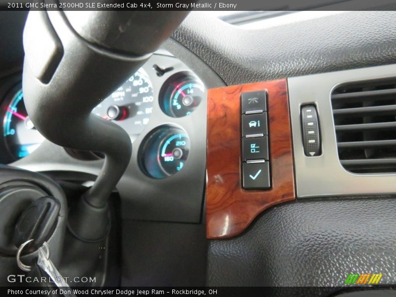 Controls of 2011 Sierra 2500HD SLE Extended Cab 4x4