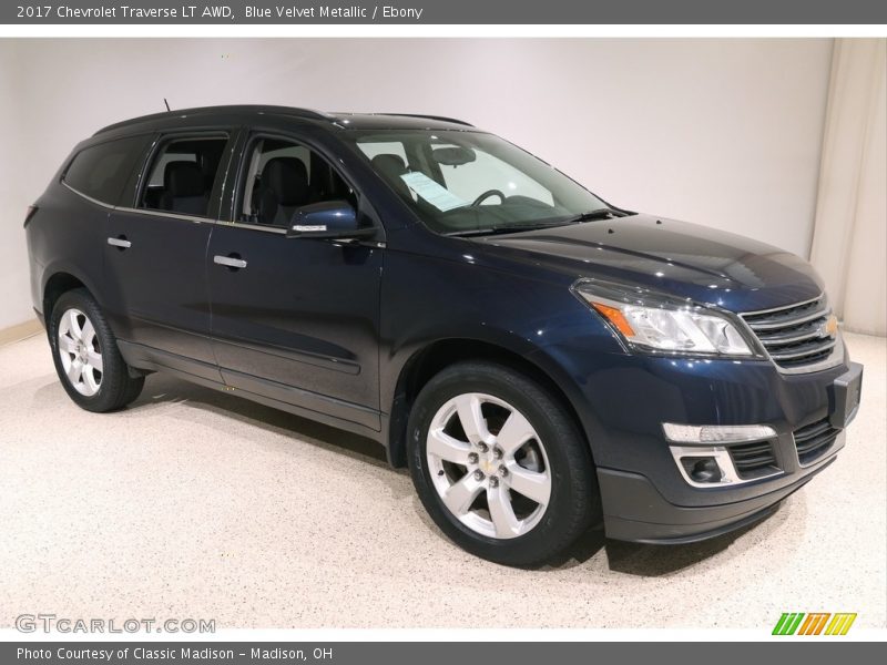 Blue Velvet Metallic / Ebony 2017 Chevrolet Traverse LT AWD