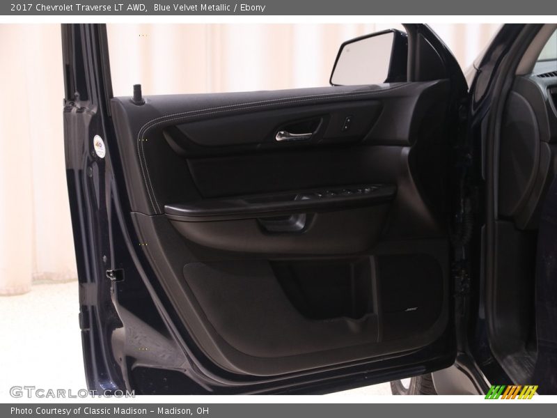 Blue Velvet Metallic / Ebony 2017 Chevrolet Traverse LT AWD