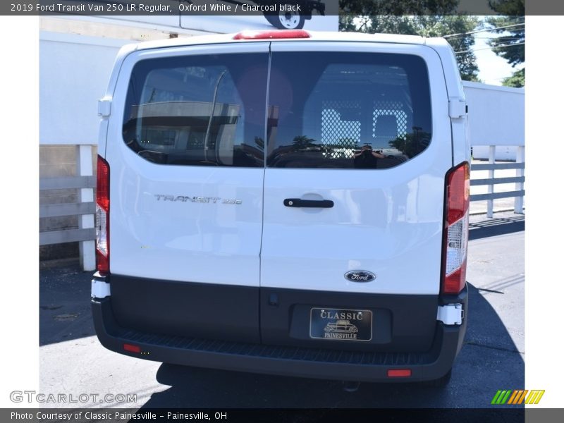 Oxford White / Charcoal black 2019 Ford Transit Van 250 LR Regular