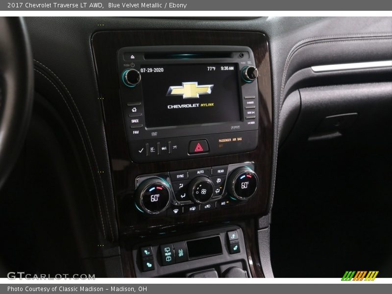 Blue Velvet Metallic / Ebony 2017 Chevrolet Traverse LT AWD