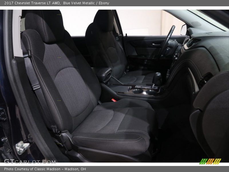 Blue Velvet Metallic / Ebony 2017 Chevrolet Traverse LT AWD