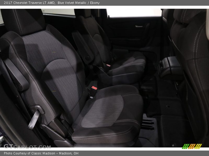 Blue Velvet Metallic / Ebony 2017 Chevrolet Traverse LT AWD
