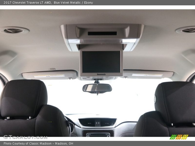 Blue Velvet Metallic / Ebony 2017 Chevrolet Traverse LT AWD