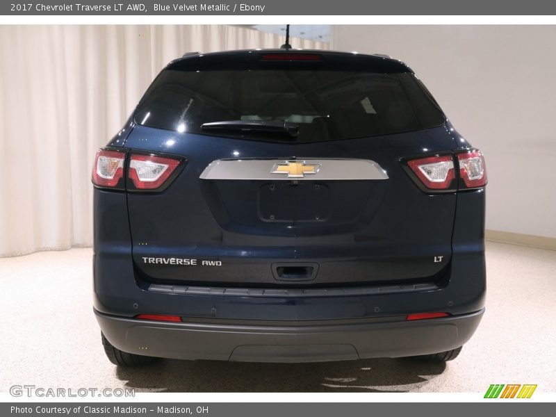 Blue Velvet Metallic / Ebony 2017 Chevrolet Traverse LT AWD