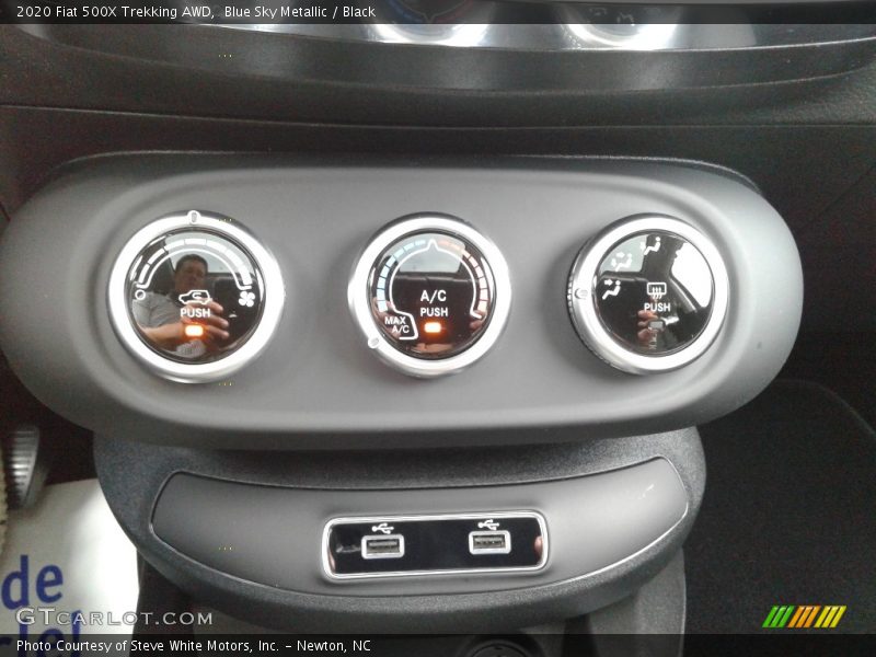 Controls of 2020 500X Trekking AWD