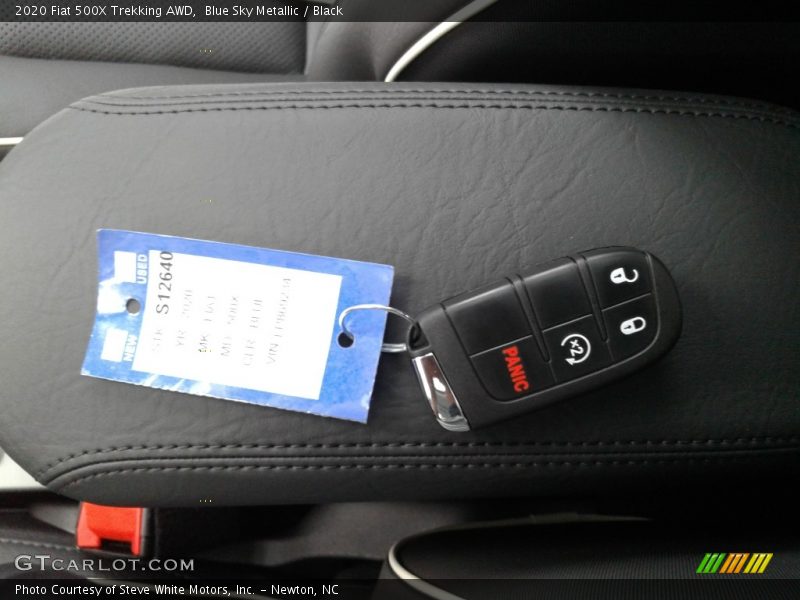 Keys of 2020 500X Trekking AWD