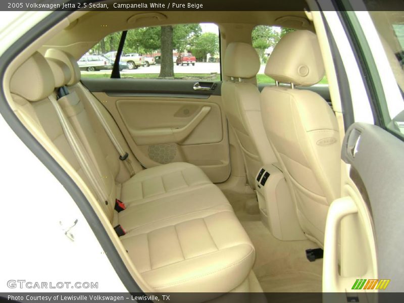 Campanella White / Pure Beige 2005 Volkswagen Jetta 2.5 Sedan