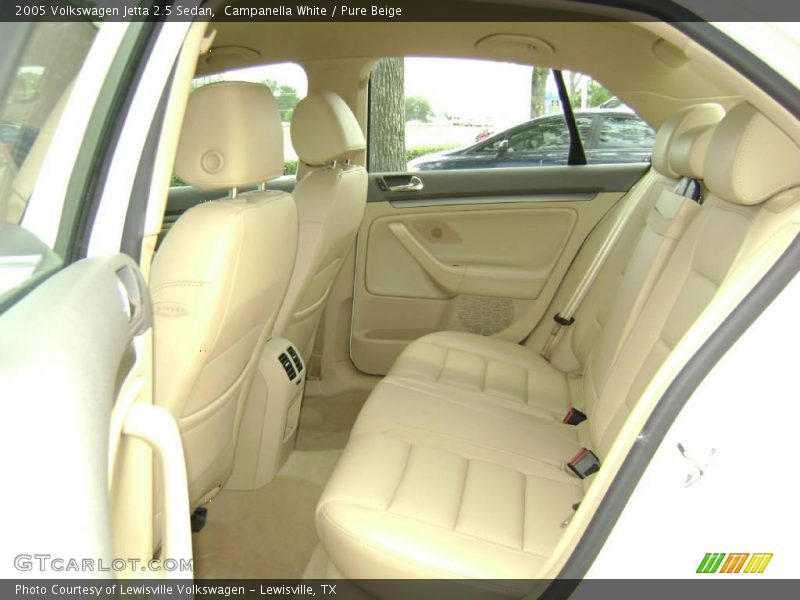 Campanella White / Pure Beige 2005 Volkswagen Jetta 2.5 Sedan