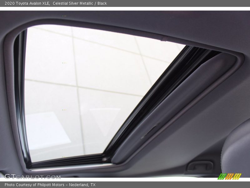 Celestial Silver Metallic / Black 2020 Toyota Avalon XLE