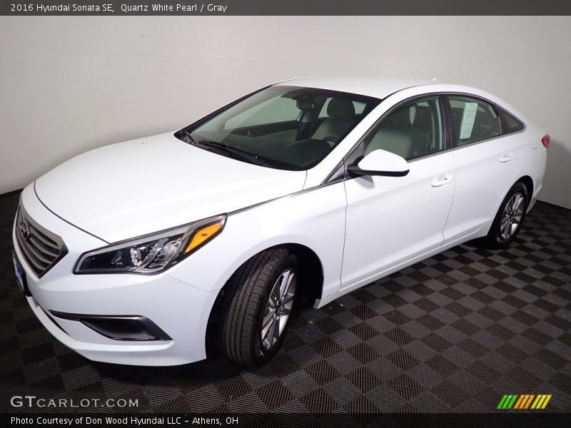 Quartz White Pearl / Gray 2016 Hyundai Sonata SE