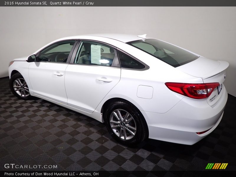 Quartz White Pearl / Gray 2016 Hyundai Sonata SE
