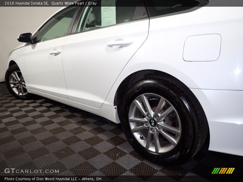 Quartz White Pearl / Gray 2016 Hyundai Sonata SE