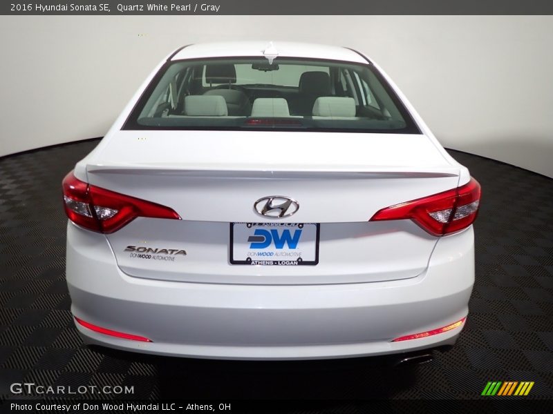 Quartz White Pearl / Gray 2016 Hyundai Sonata SE