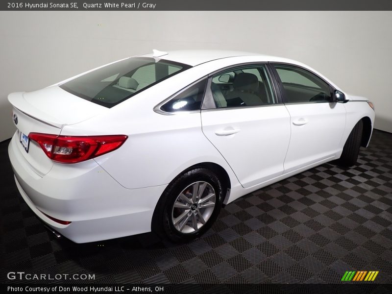 Quartz White Pearl / Gray 2016 Hyundai Sonata SE