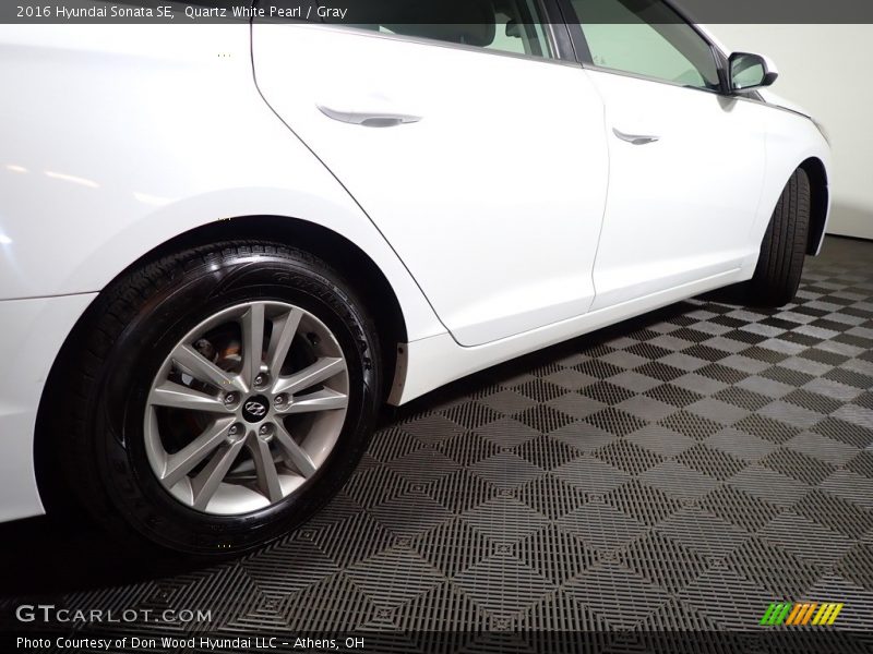 Quartz White Pearl / Gray 2016 Hyundai Sonata SE