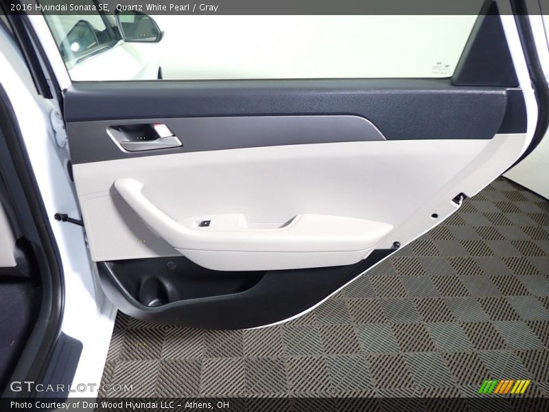 Quartz White Pearl / Gray 2016 Hyundai Sonata SE