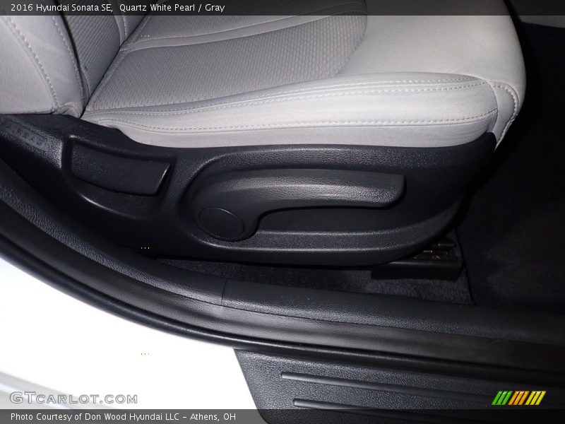 Quartz White Pearl / Gray 2016 Hyundai Sonata SE