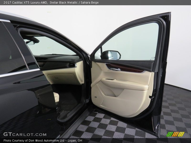 Stellar Black Metallic / Sahara Beige 2017 Cadillac XT5 Luxury AWD
