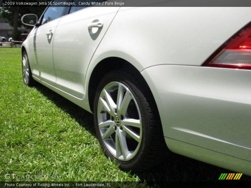 Candy White / Pure Beige 2009 Volkswagen Jetta SE SportWagen