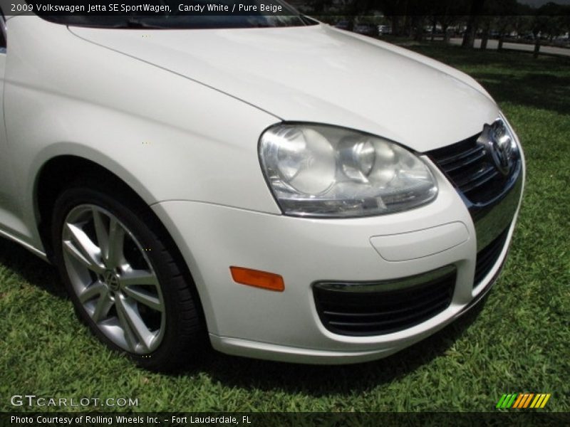 Candy White / Pure Beige 2009 Volkswagen Jetta SE SportWagen