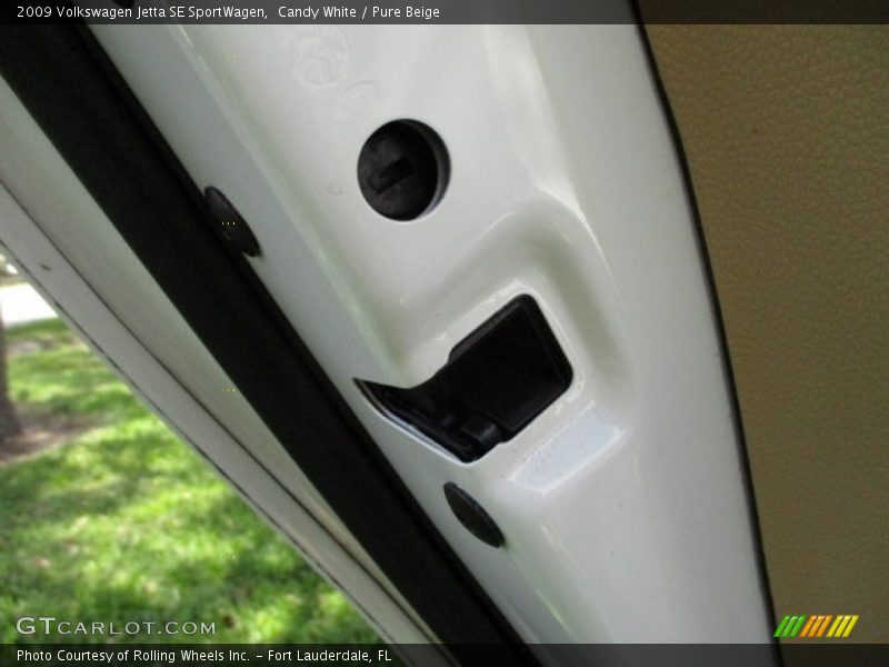 Candy White / Pure Beige 2009 Volkswagen Jetta SE SportWagen