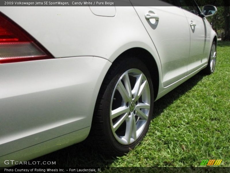 Candy White / Pure Beige 2009 Volkswagen Jetta SE SportWagen