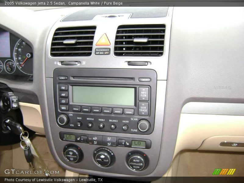 Campanella White / Pure Beige 2005 Volkswagen Jetta 2.5 Sedan