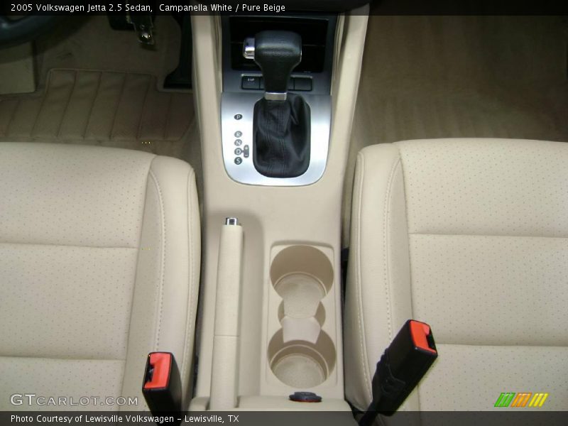 Campanella White / Pure Beige 2005 Volkswagen Jetta 2.5 Sedan