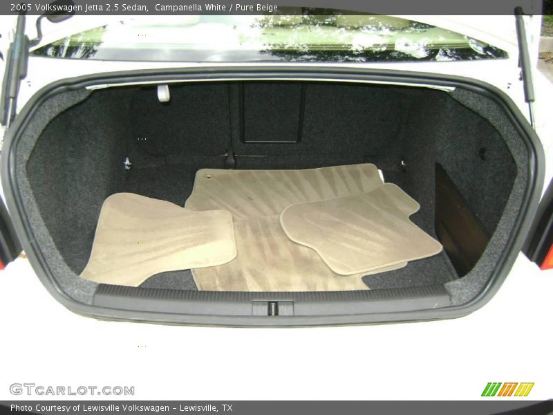 Campanella White / Pure Beige 2005 Volkswagen Jetta 2.5 Sedan