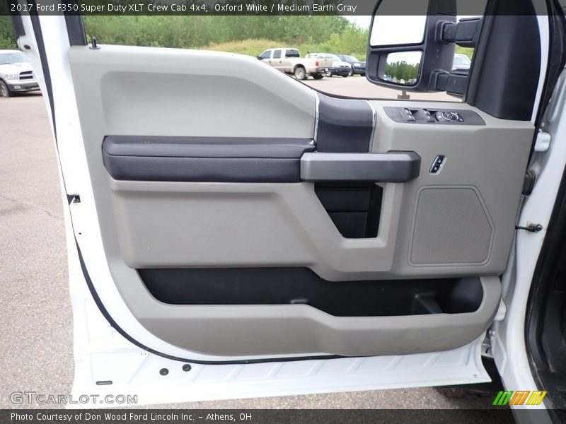 Oxford White / Medium Earth Gray 2017 Ford F350 Super Duty XLT Crew Cab 4x4
