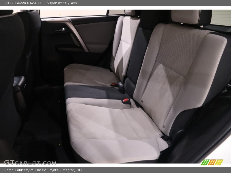 Super White / Ash 2017 Toyota RAV4 XLE