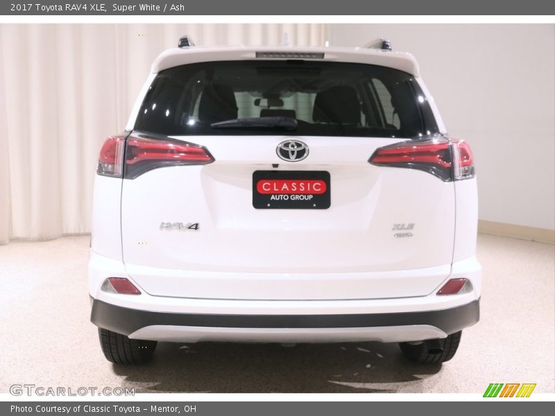 Super White / Ash 2017 Toyota RAV4 XLE