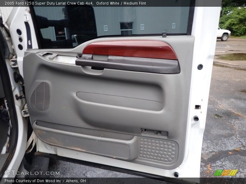 Oxford White / Medium Flint 2005 Ford F250 Super Duty Lariat Crew Cab 4x4