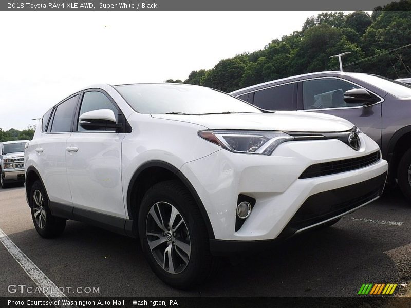 Super White / Black 2018 Toyota RAV4 XLE AWD