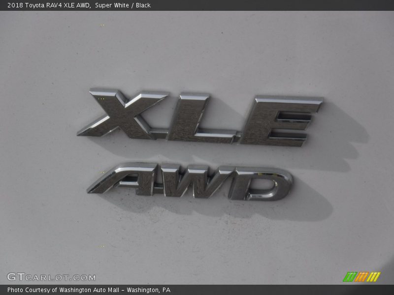 Super White / Black 2018 Toyota RAV4 XLE AWD