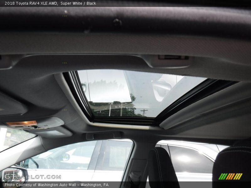 Super White / Black 2018 Toyota RAV4 XLE AWD