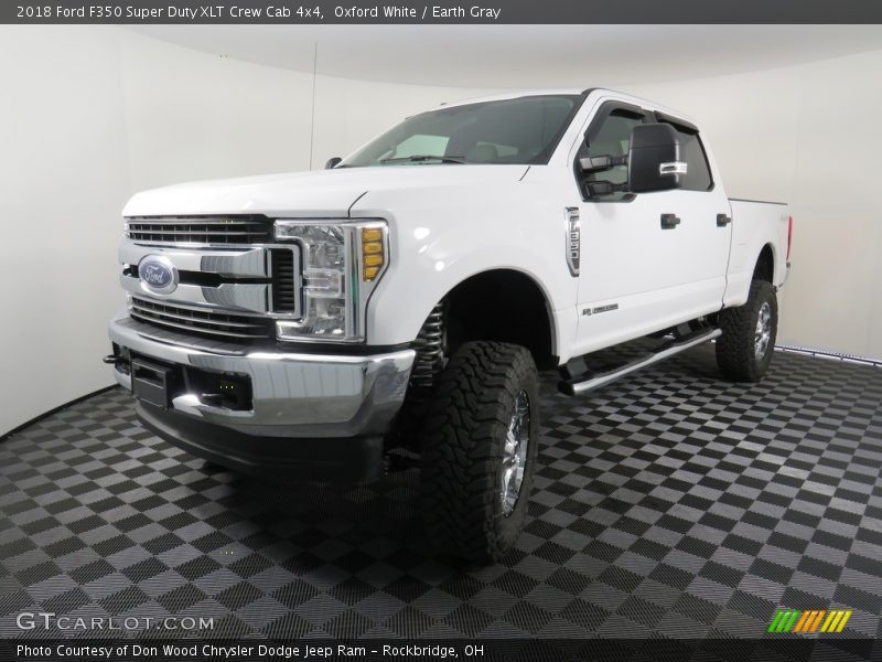 Oxford White / Earth Gray 2018 Ford F350 Super Duty XLT Crew Cab 4x4