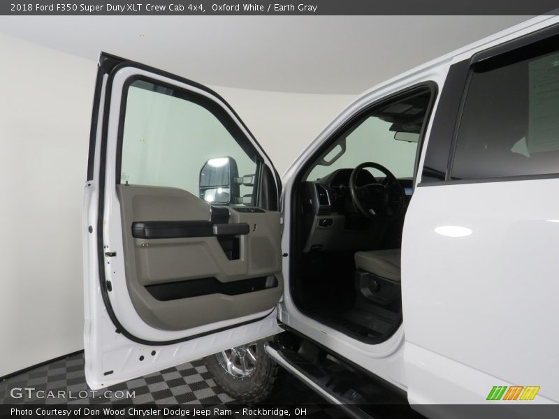 Oxford White / Earth Gray 2018 Ford F350 Super Duty XLT Crew Cab 4x4