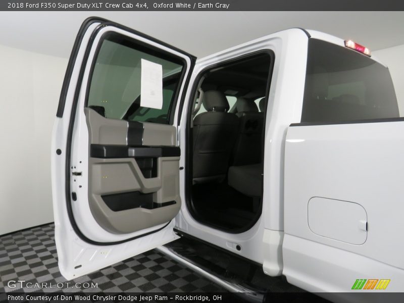 Oxford White / Earth Gray 2018 Ford F350 Super Duty XLT Crew Cab 4x4